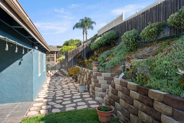 10131 Carreta, Santee, CA 92071