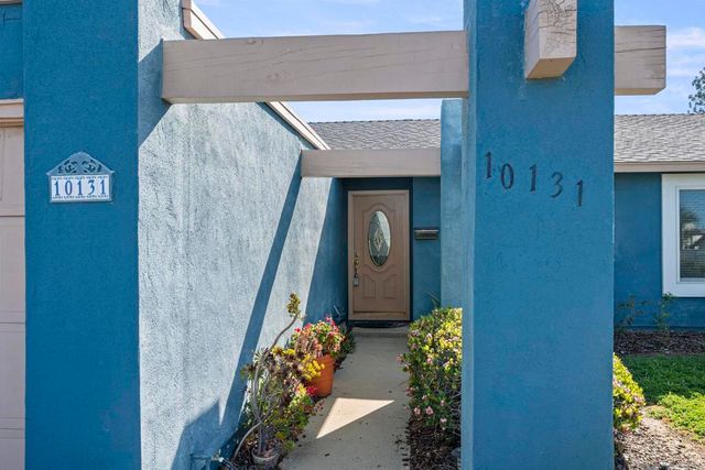 10131 Carreta, Santee, CA 92071