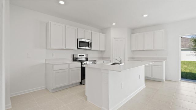 1572 WILLOW GARDEN LOOP, Eustis, FL 32726