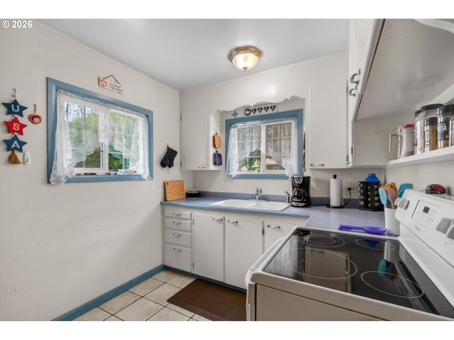102 NELSON Ave, Kelso, WA 98626