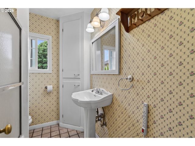 102 NELSON Ave, Kelso, WA 98626