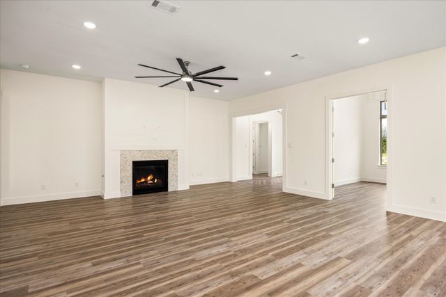 2184 Middlewood Circle, Granbury, TX 76049