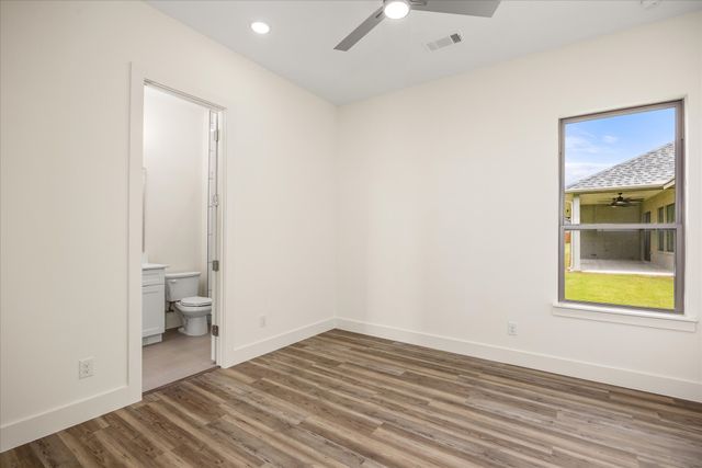 2184 Middlewood Circle, Granbury, TX 76049