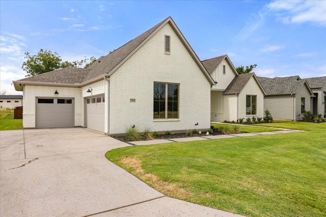 2184 Middlewood Circle, Granbury, TX 76049