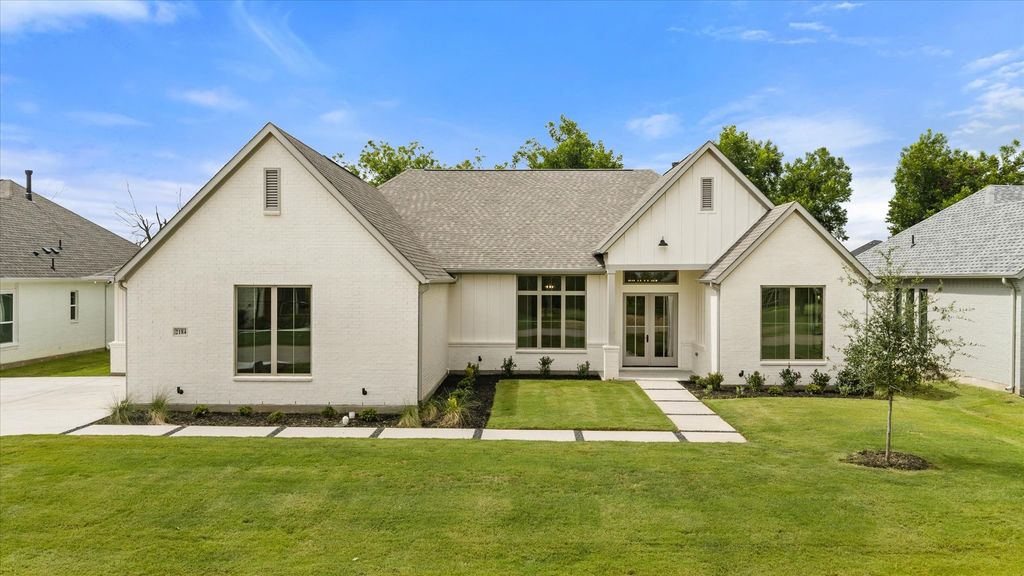 2184 Middlewood Circle, Granbury, TX 76049