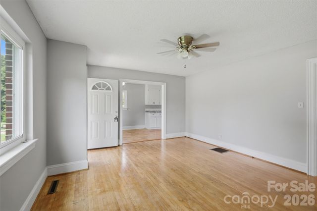 2262 9th Avenue Drive NE, Hickory, NC 28601