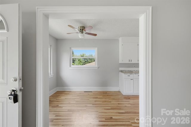 2262 9th Avenue Drive NE, Hickory, NC 28601