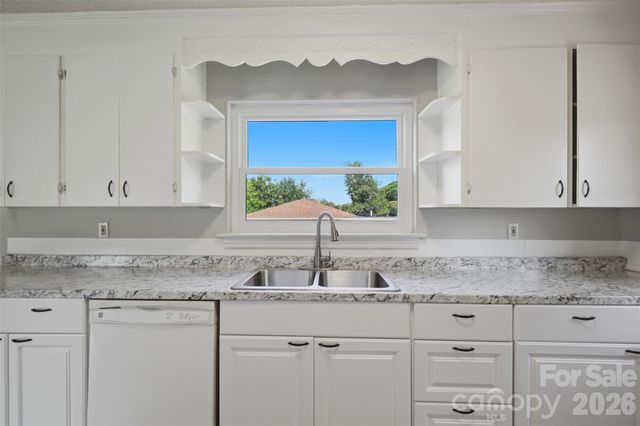 2262 9th Avenue Drive NE, Hickory, NC 28601