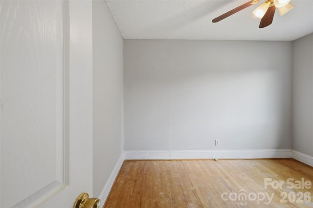 2262 9th Avenue Drive NE, Hickory, NC 28601