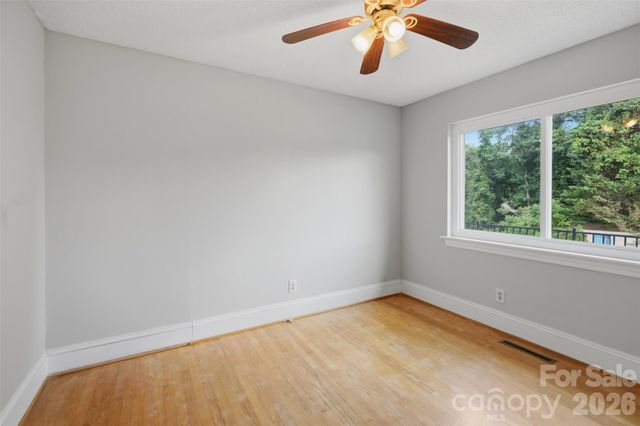 2262 9th Avenue Drive NE, Hickory, NC 28601