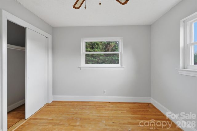 2262 9th Avenue Drive NE, Hickory, NC 28601