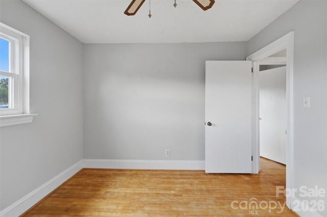 2262 9th Avenue Drive NE, Hickory, NC 28601