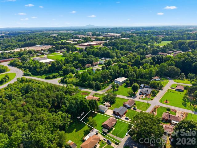 2262 9th Avenue Drive NE, Hickory, NC 28601