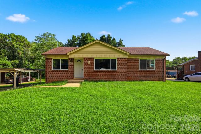 2262 9th Avenue Drive NE, Hickory, NC 28601