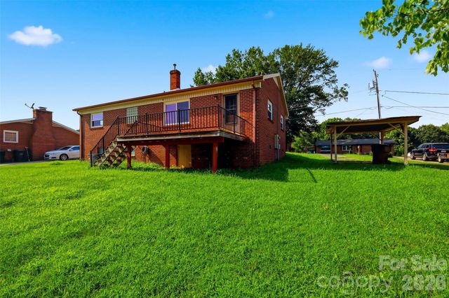 2262 9th Avenue Drive NE, Hickory, NC 28601