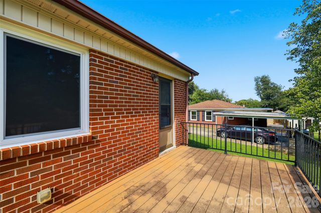 2262 9th Avenue Drive NE, Hickory, NC 28601
