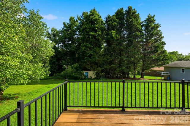 2262 9th Avenue Drive NE, Hickory, NC 28601