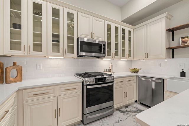 617 E Guenther, San Antonio, TX 78210
