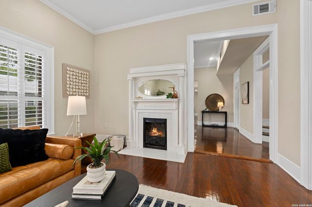 617 E Guenther, San Antonio, TX 78210
