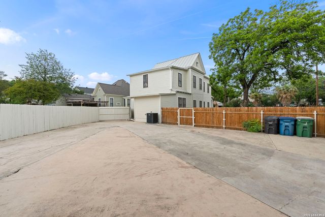 617 E Guenther, San Antonio, TX 78210