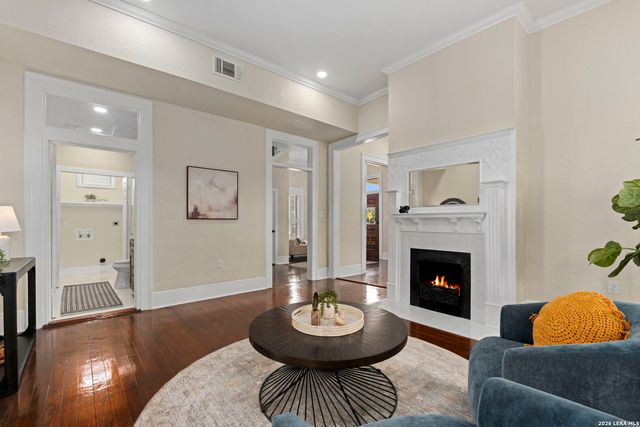 617 E Guenther, San Antonio, TX 78210