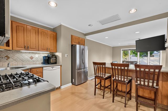 79 EAST 27TH ST, Bayonne, NJ 07002