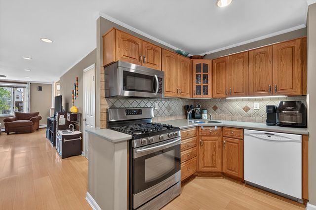 79 EAST 27TH ST, Bayonne, NJ 07002