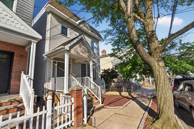 79 EAST 27TH ST, Bayonne, NJ 07002