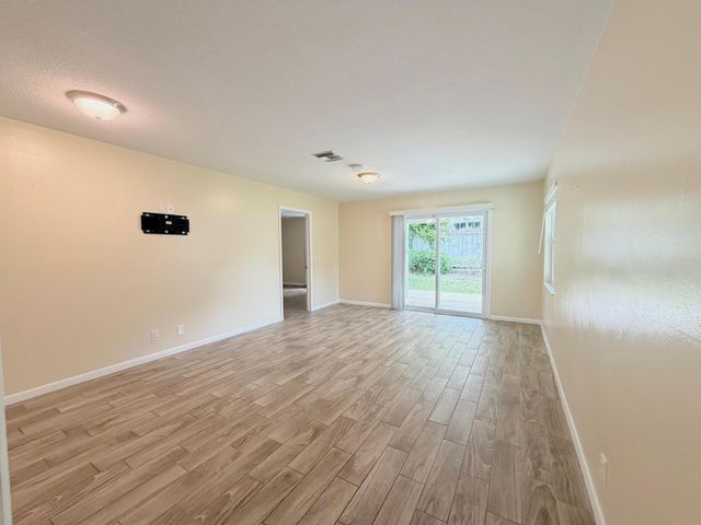 3794 SE County Line Road 102, Jupiter, FL 33469