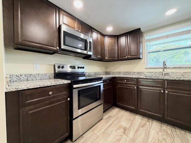 3794 SE County Line Road 102, Jupiter, FL 33469