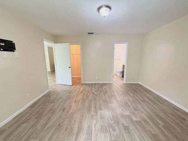 3794 SE County Line Road 102, Jupiter, FL 33469