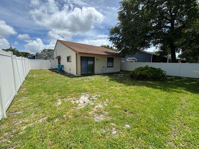 23 Buxton Lane, Boynton Beach, FL 33426