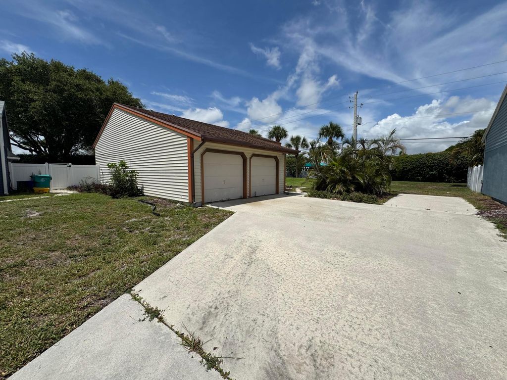 23 Buxton Lane, Boynton Beach, FL 33426