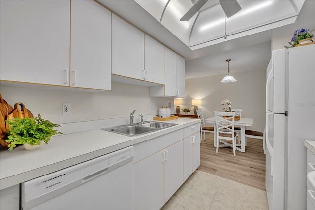 221 ESPLANADE WAY 105, Casselberry, FL 32707