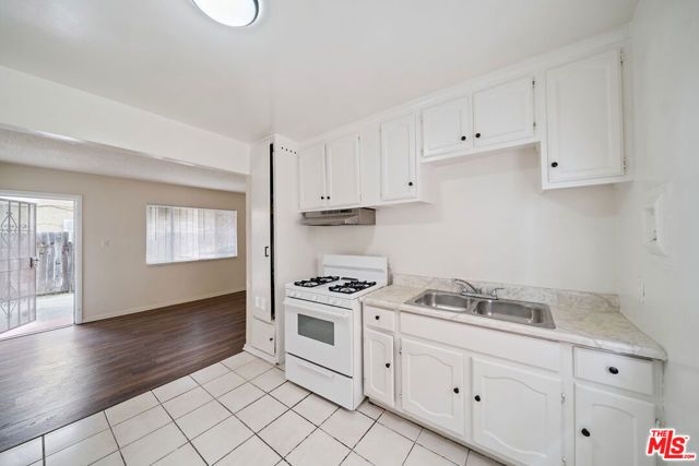 8633 Denver Avenue 3, Los Angeles, CA 90044