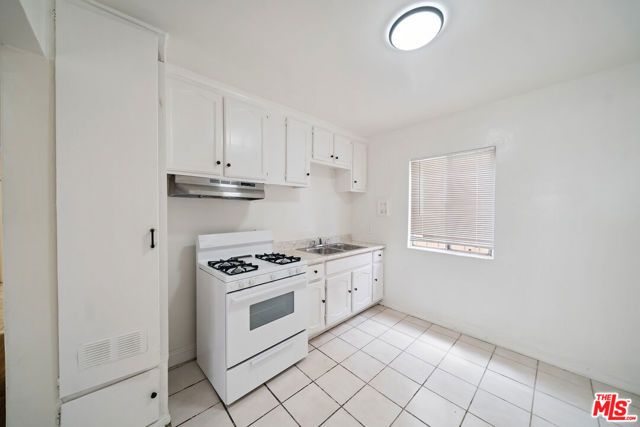 8633 Denver Avenue 3, Los Angeles, CA 90044