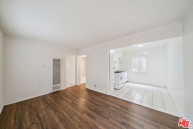 8633 Denver Avenue 3, Los Angeles, CA 90044