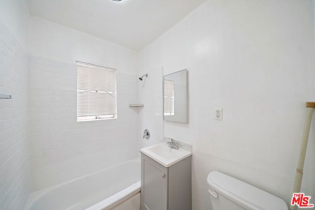 8633 Denver Avenue 3, Los Angeles, CA 90044