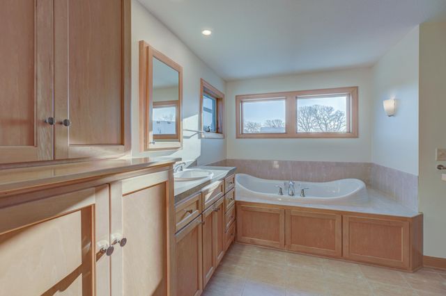 11828 44th Street Lane N, Lake Elmo, MN 55042