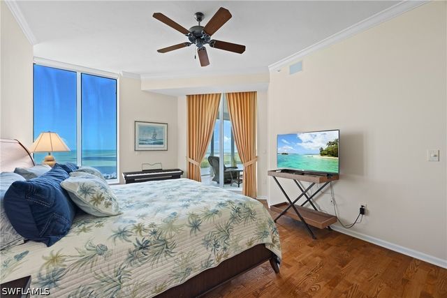 60 Seagate DR 105, Naples, FL 34103