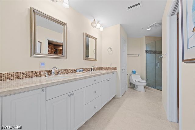 60 Seagate DR 105, Naples, FL 34103