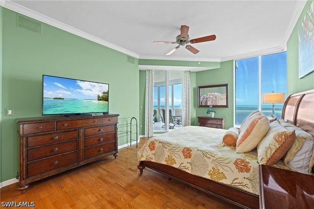 60 Seagate DR 105, Naples, FL 34103
