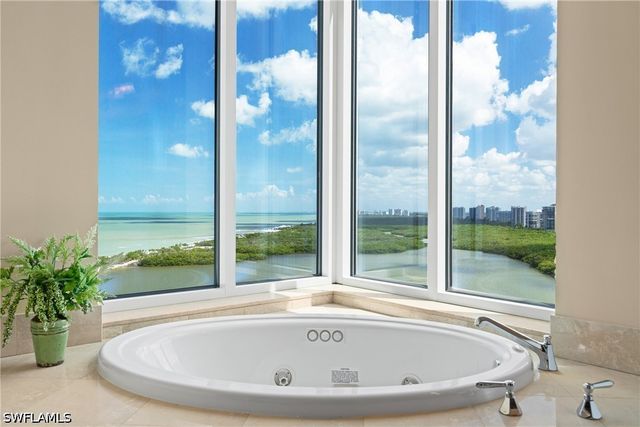 60 Seagate DR 105, Naples, FL 34103