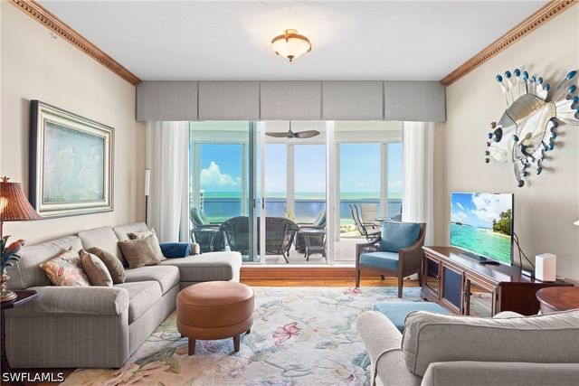 60 Seagate DR 105, Naples, FL 34103
