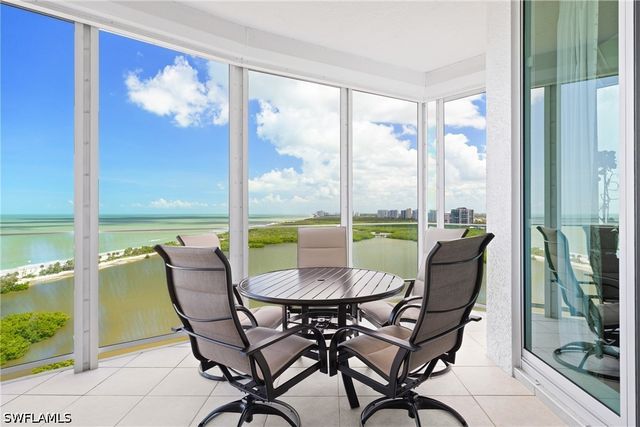 60 Seagate DR 105, Naples, FL 34103