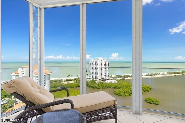 60 Seagate DR 105, Naples, FL 34103