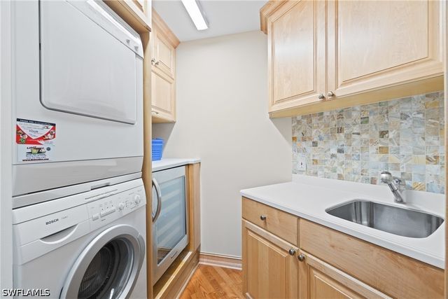 60 Seagate DR 105, Naples, FL 34103