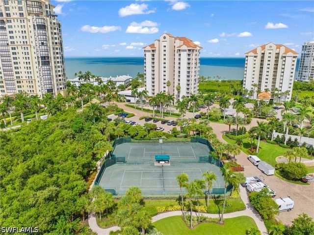 60 Seagate DR 105, Naples, FL 34103