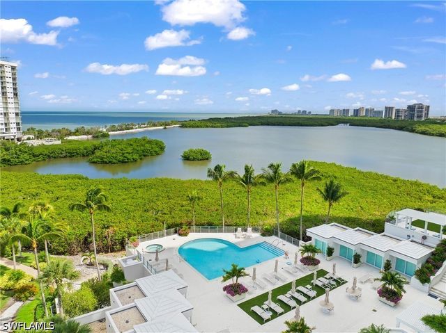 60 Seagate DR 105, Naples, FL 34103