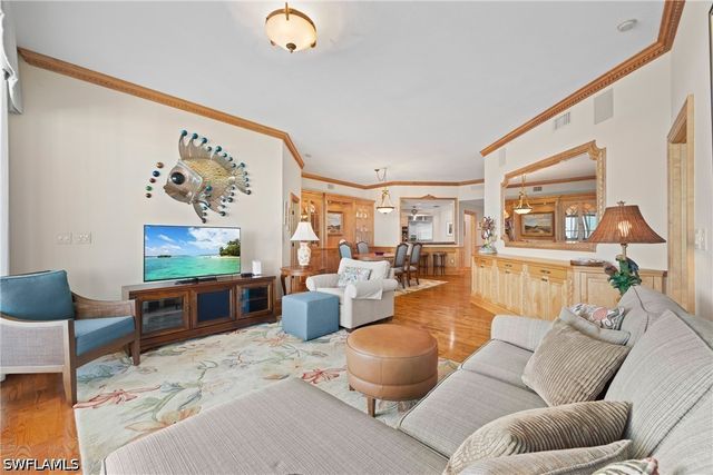60 Seagate DR 105, Naples, FL 34103